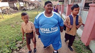 Worlds Fattest Boy Walks To School As Part Of New Regime [upl. by Wack249]